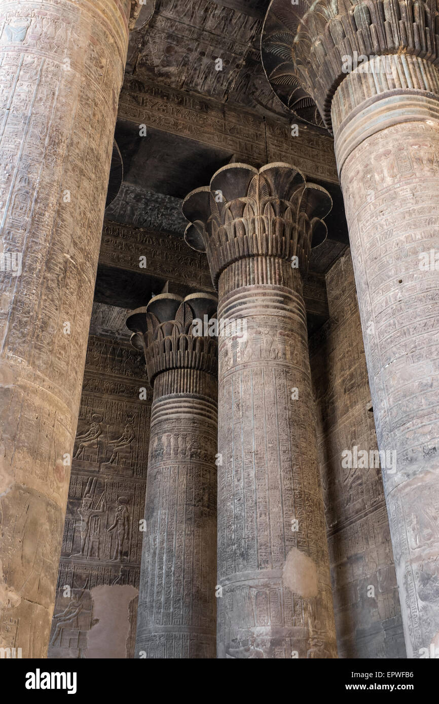 Ceiling temple esna egypt hi-res stock photography and images - Alamy