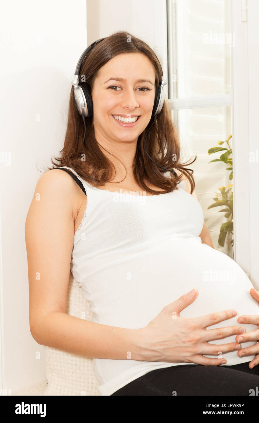 happy pregnant woman listening to music Stock Photo - Alamy