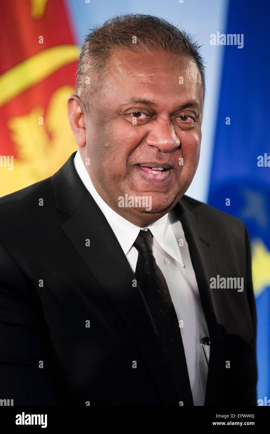 berlin-germany-22nd-may-2015-foreign-minister-of-sri-lanka-mangala-EPWW0J.jpg