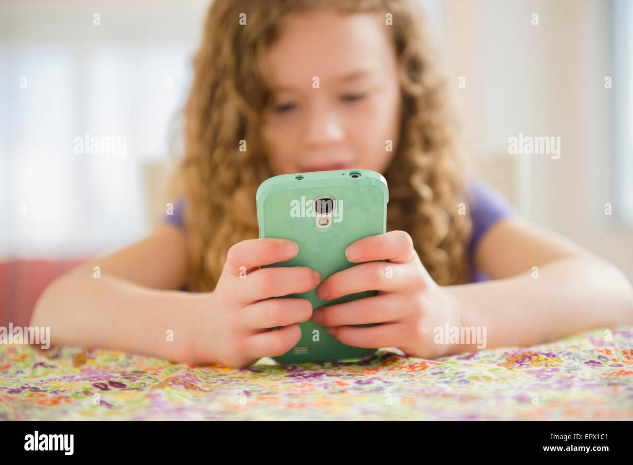 10 year old girl and texting hires stock photography and images Alamy