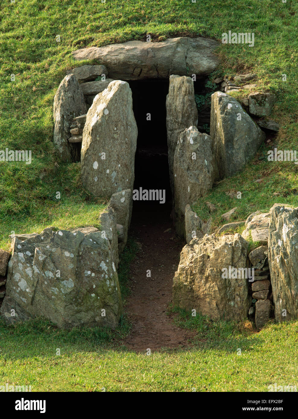 Detail of the entrance and portal stones of Bryn Celli Ddu neolithic passage grave, Anglesey, North Wales Stock Photo