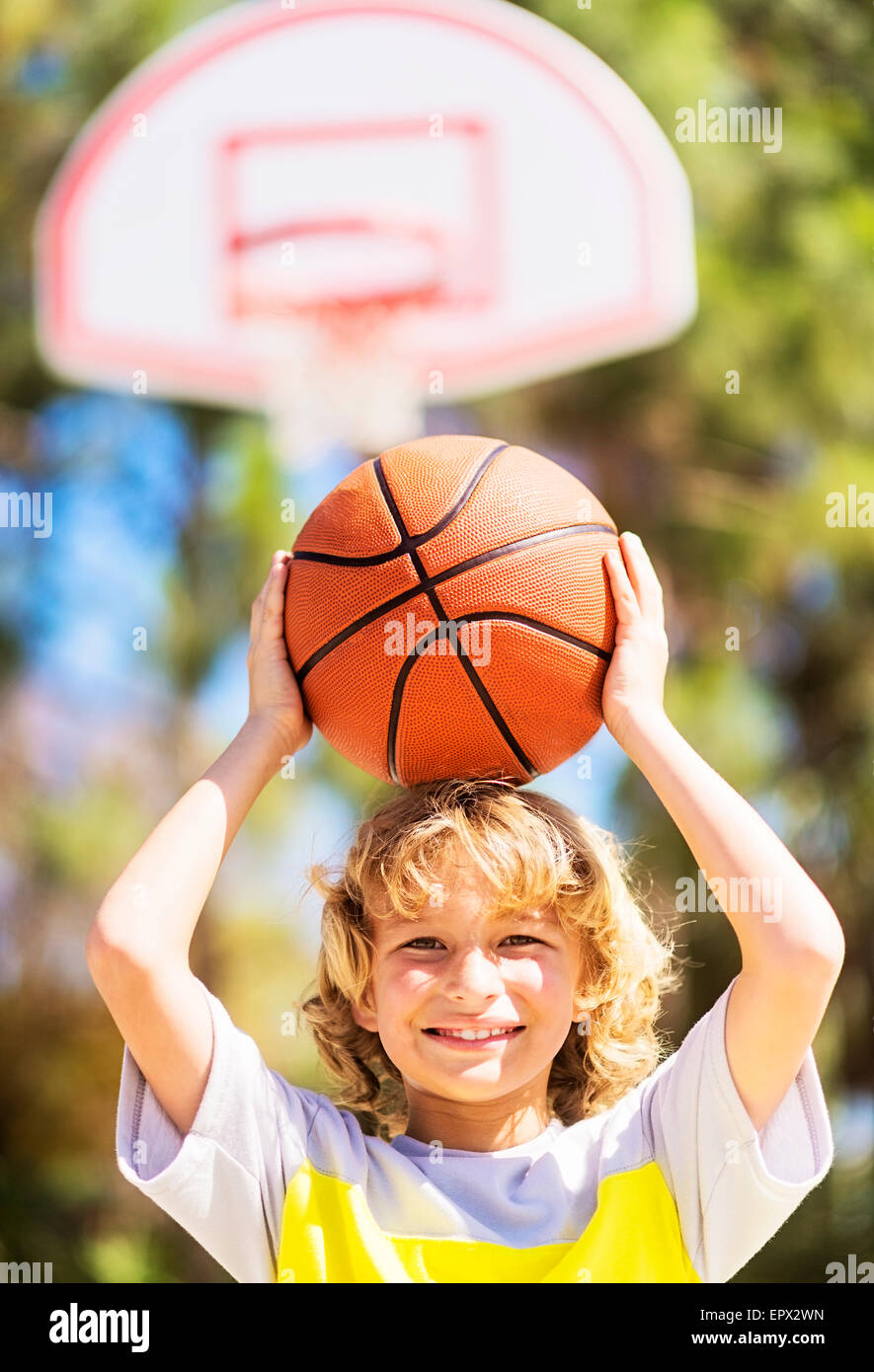 1 on 1 basketball hires stock photography and images Alamy