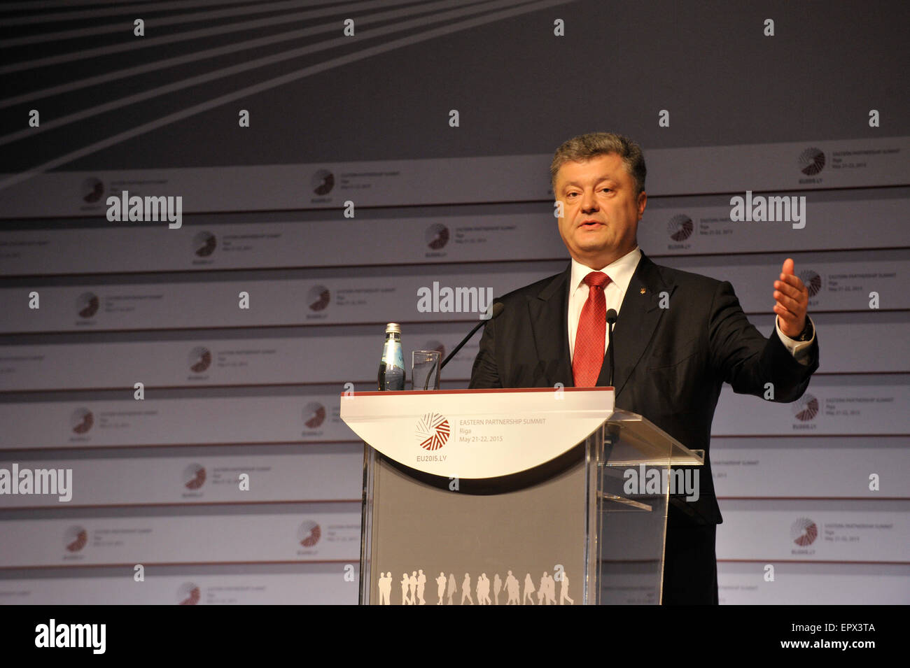 Riga, Latvia. 22nd May, 2015. Ukrainian President Petro Poroshenko speaks during a press conference of the Eastern Partnership Summit in Riga, capital of Latvia, on May 22, 2015. Representatives of the European Commission and Ukraine signed agreements on the European Union's new 1.8 billion euro (2.0 billion U.S. dollars) financial aid package for Ukraine during the Eastern Partnership Summit here on Friday. © Guo Qun/Xinhua/Alamy Live News Stock Photo