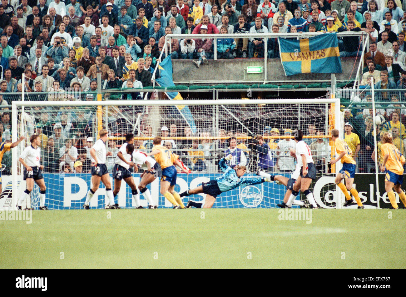 Sweden v England, European Championship Match, Group Stage, Group 1, R¿undastadion, Solna, Sweden,  17th June 1992.   Final score: Sweden 2-1 England Stock Photo