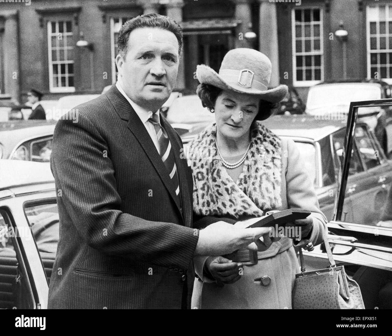 Jock Stein with wife Jean shortly after receiving his CBE at Buckingham  Palace. ist December 1970 Stock Photo - Alamy