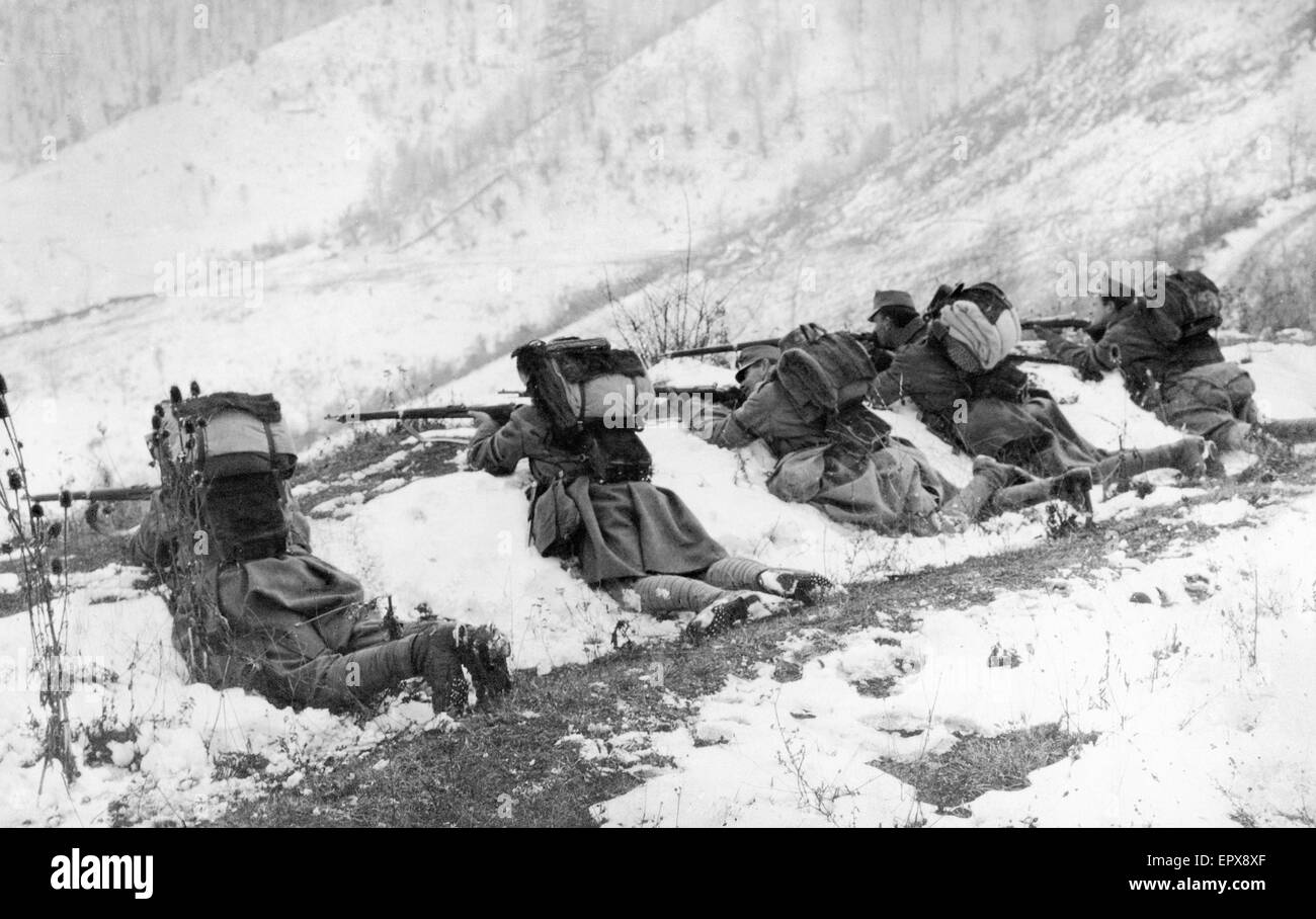 Austrian troops seen here defending a mountain top during the winter campaign on the Montenegro front. Circa December 1916 Stock Photo