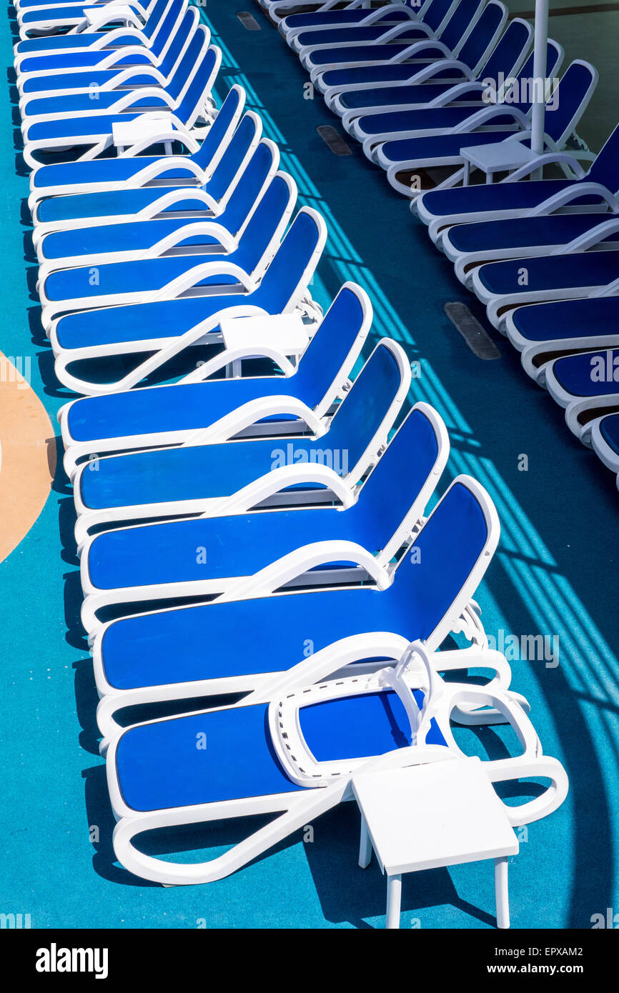 Sunbeds on cruise ship deck hi-res stock photography and images - Alamy