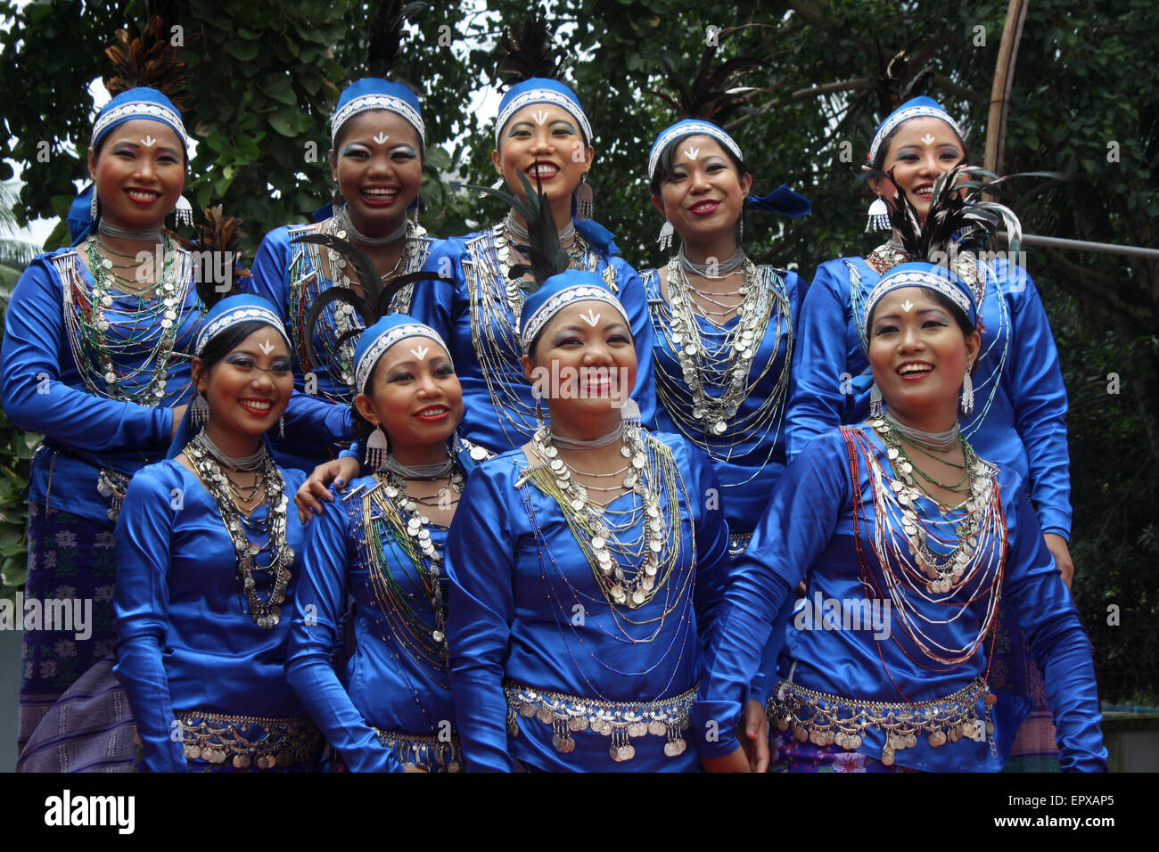 Discover 130+ bangladesh traditional dress - seven.edu.vn