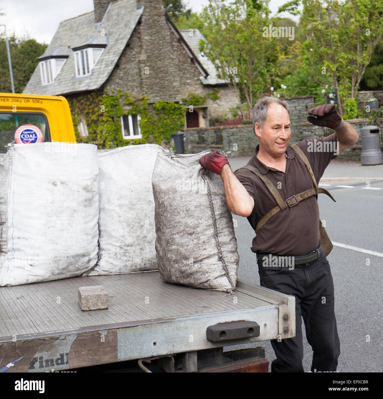 Coal Delivery Man High Resolution Stock Photography and Images Alamy