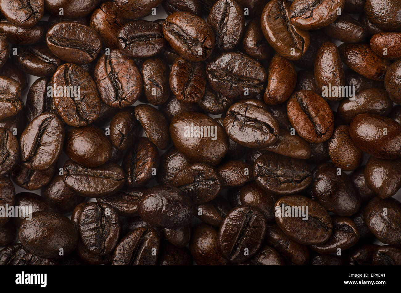 Roasted coffee beans as a background Stock Photo - Alamy