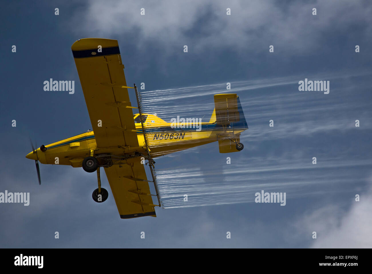 Tunica, Mississippi - An airplane applies pesticides to a field in the Mississippi Delta. Stock Photo
