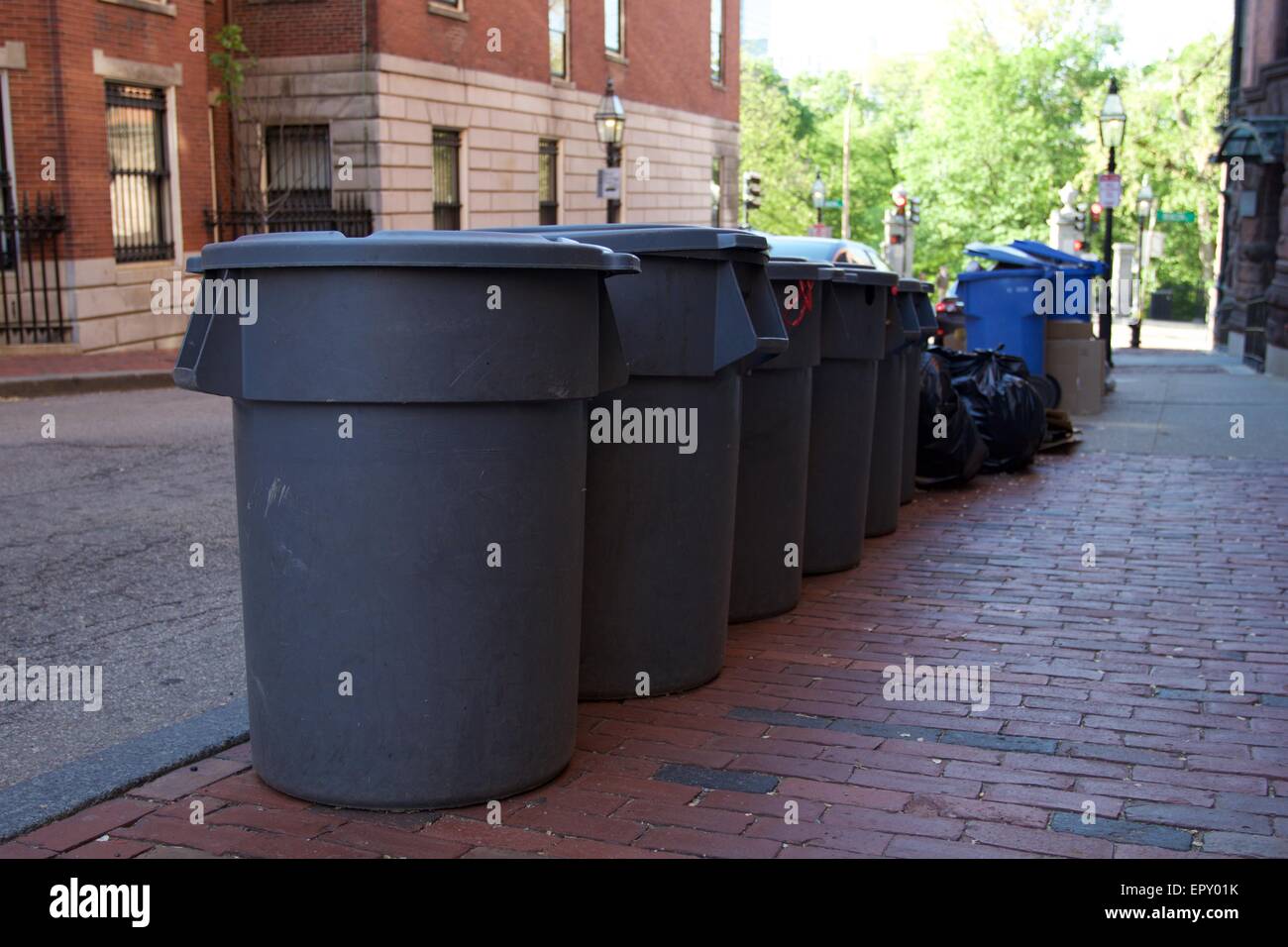 Trash cans vs Recycle cans Stock Photo Alamy