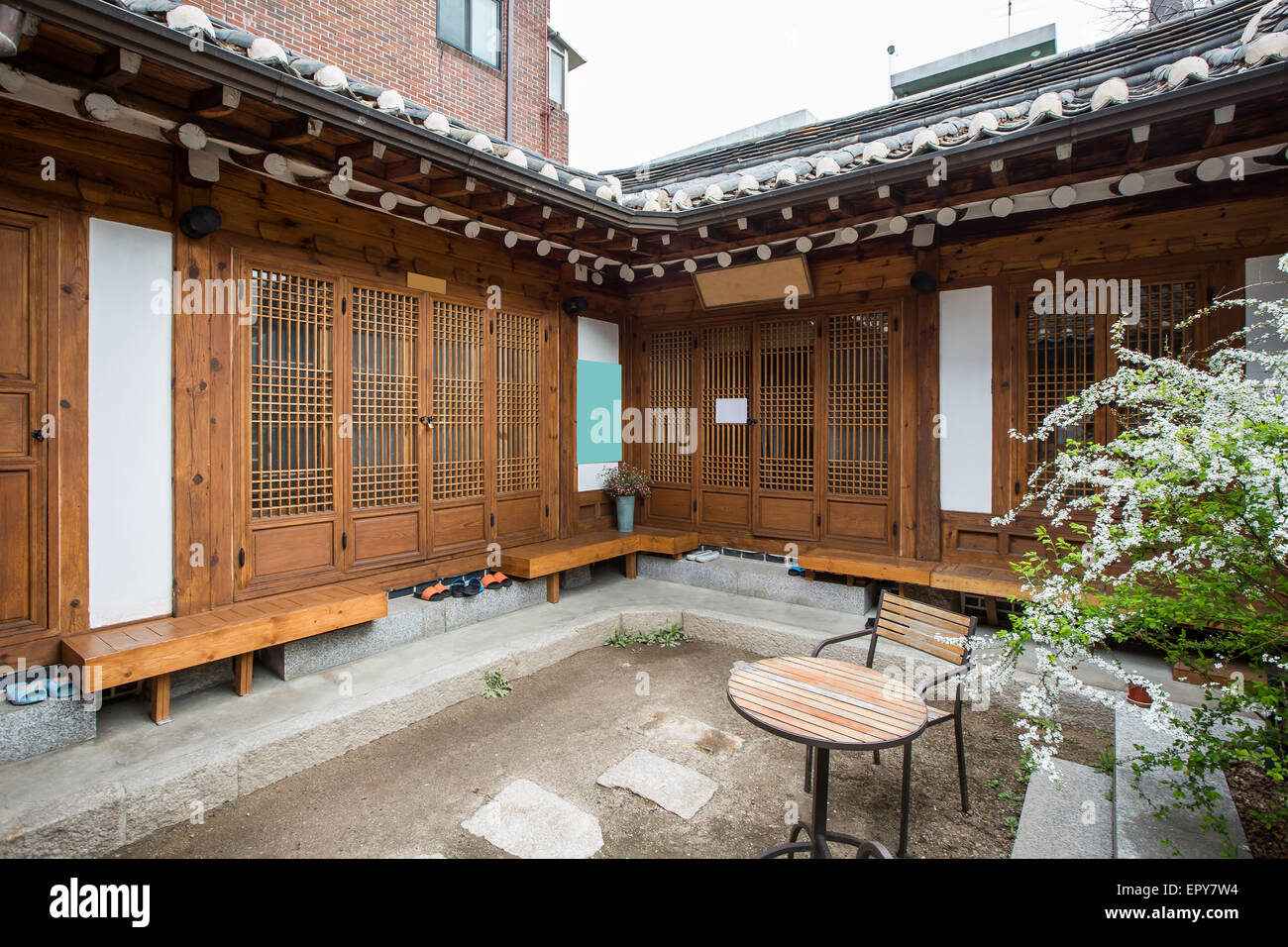 Korea old house Stock Photo - Alamy