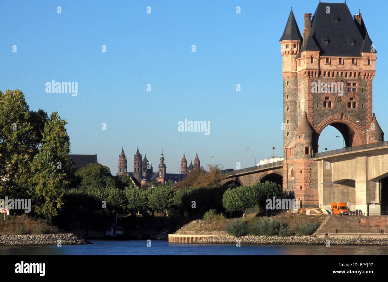 DEU, Germany, Worms, the Nibelungen bridge across the river Rhine, in the background the cathedral.  DEU, Deutschland, Worms, di Stock Photo