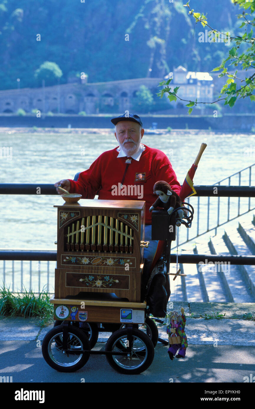 DEU, Germany, Koblenz, barrel organ player at the banks of the river Rhine.  DEU, Deutschland, Koblenz, Drehorgelspieler am Rhei Stock Photo