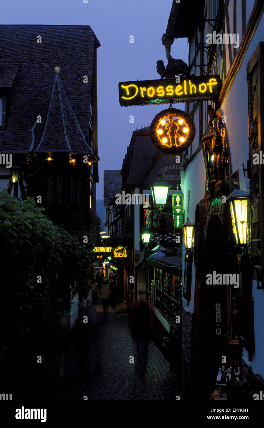 DEU, Germany, Rheingau, the street Drosselgasse in Ruedesheim at the river Rhine.  DEU, Deutschland, Rheingau, die Drosselgasse  Stock Photo