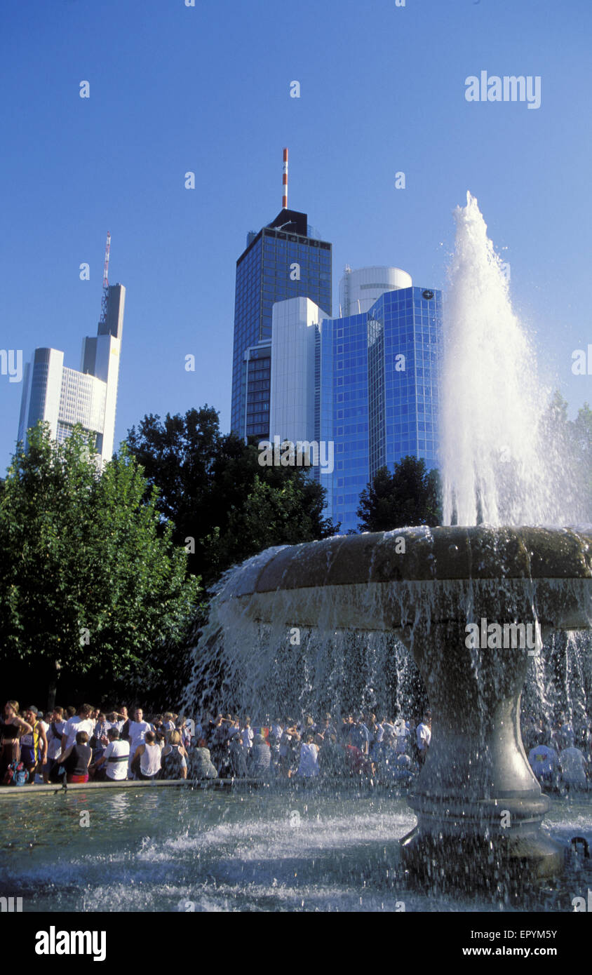 DEU, Germany, Hesse, Frankfurt, fountain at the opera square, in the background the Commerzbank, the Maintower and the Citybank. Stock Photo