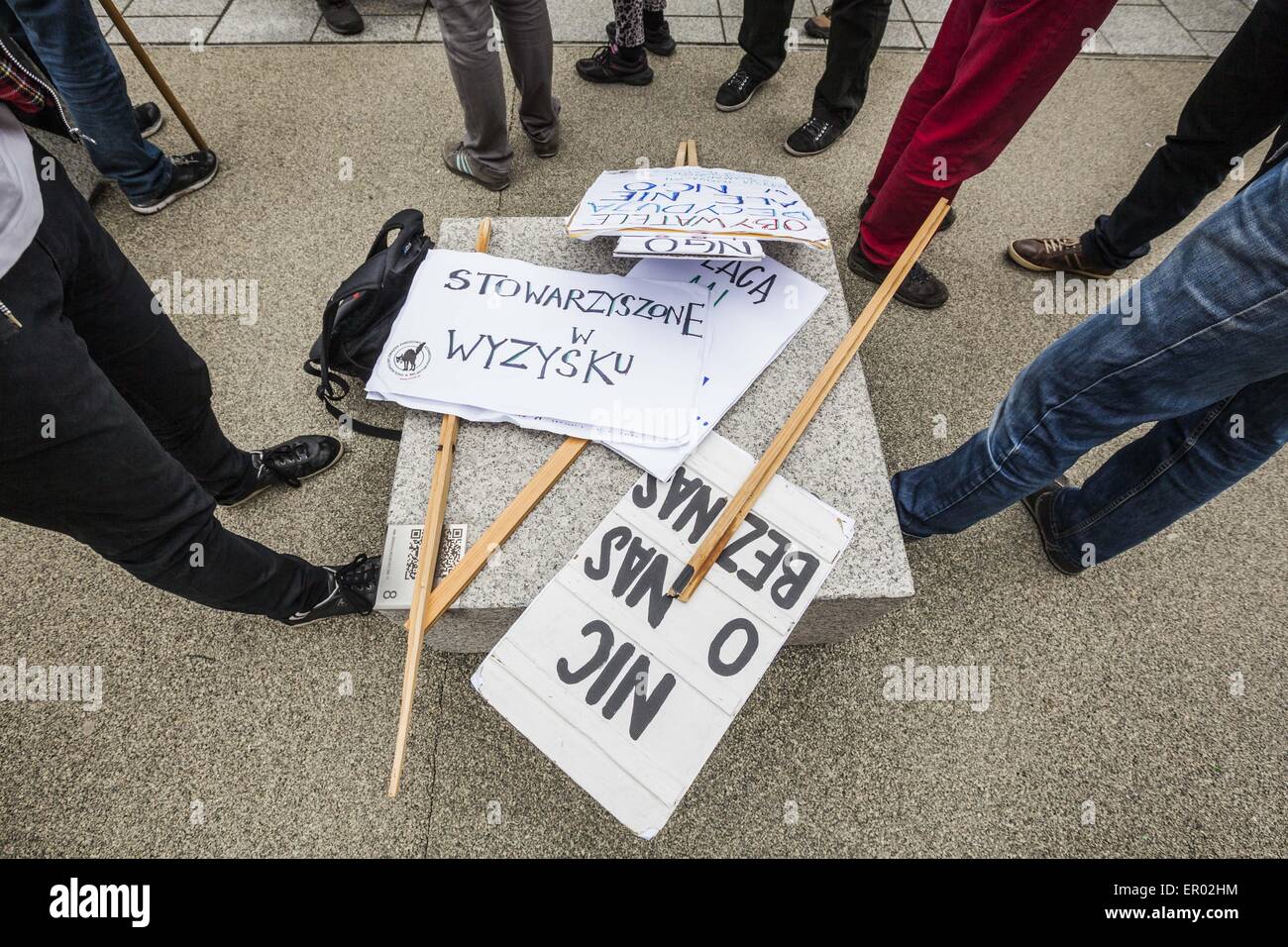 Warsaw, Mazovia, Poland. 23rd May, 2015. Banners say ''joining in the explotation'' and ''nothing about us'' during the demonstration in Warsaw against the precarious work conditions in Poland. Credit:  Celestino Arce/ZUMA Wire/ZUMAPRESS.com/Alamy Live News Stock Photo