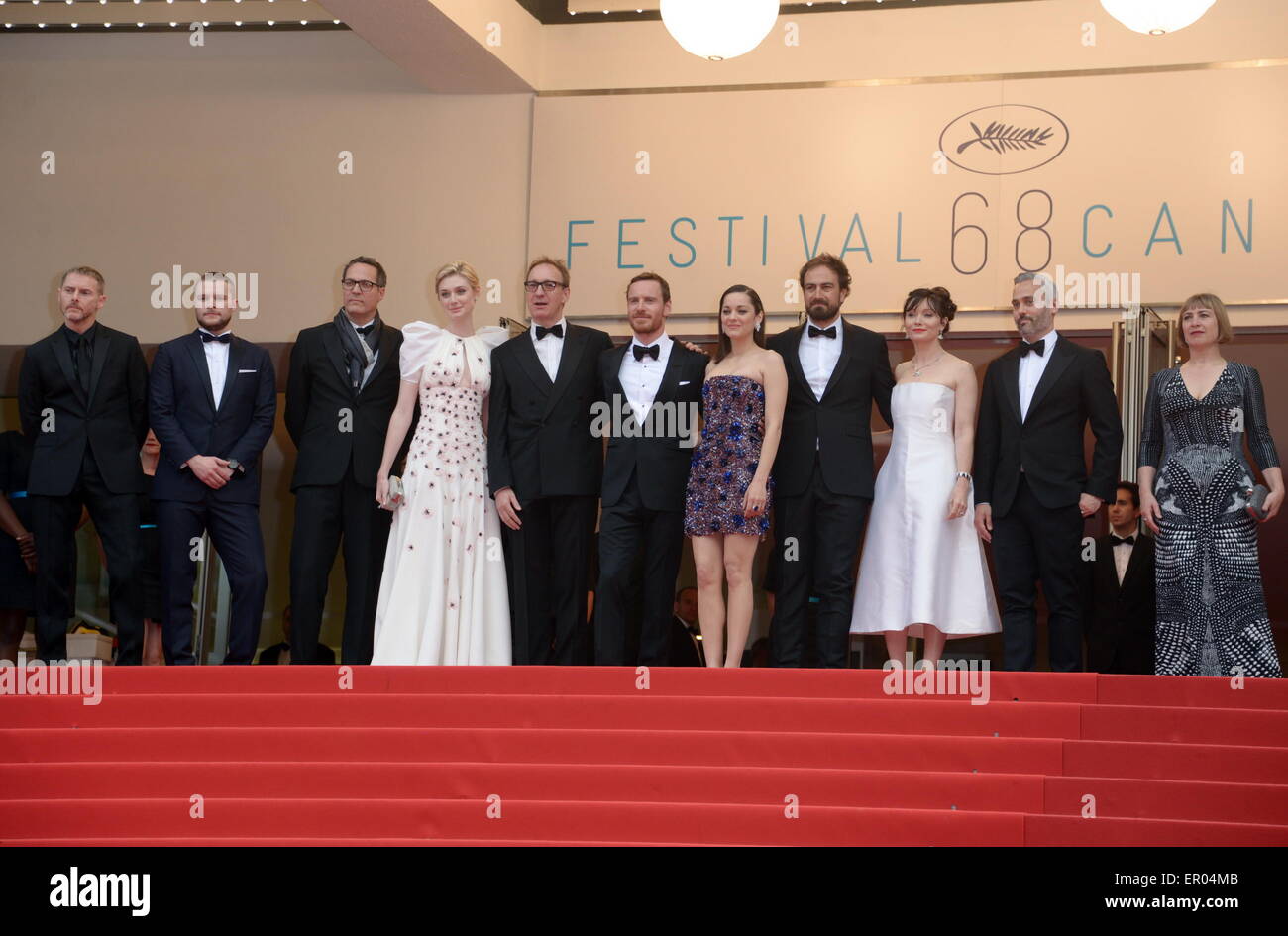 Cannes, France. 14th May, 2015. CANNES, FRANCE - MAY 23: Actors Elizabeth Debicki, David Thewlis, Michael Fassbender, Marion Cotillard, Director Justin Kurzel, Actress Essie Davis and Producer Iain Canning attend the 'Macbeth' Premiere during the 68th annual Cannes Film Festival on May 23, 2015 in Cannes, France. © Frederick Injimbert/ZUMA Wire/Alamy Live News Stock Photo