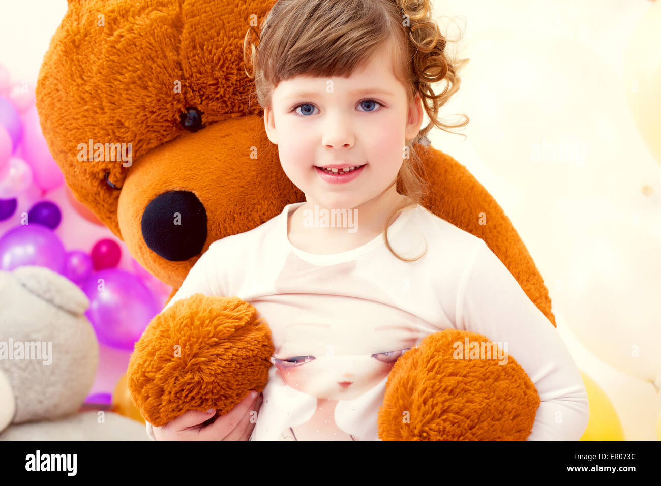 Little girl at home sitting on sofa hugging teddy bear taking selfie photos  on smartphone smiling happy Stock Photo - Alamy