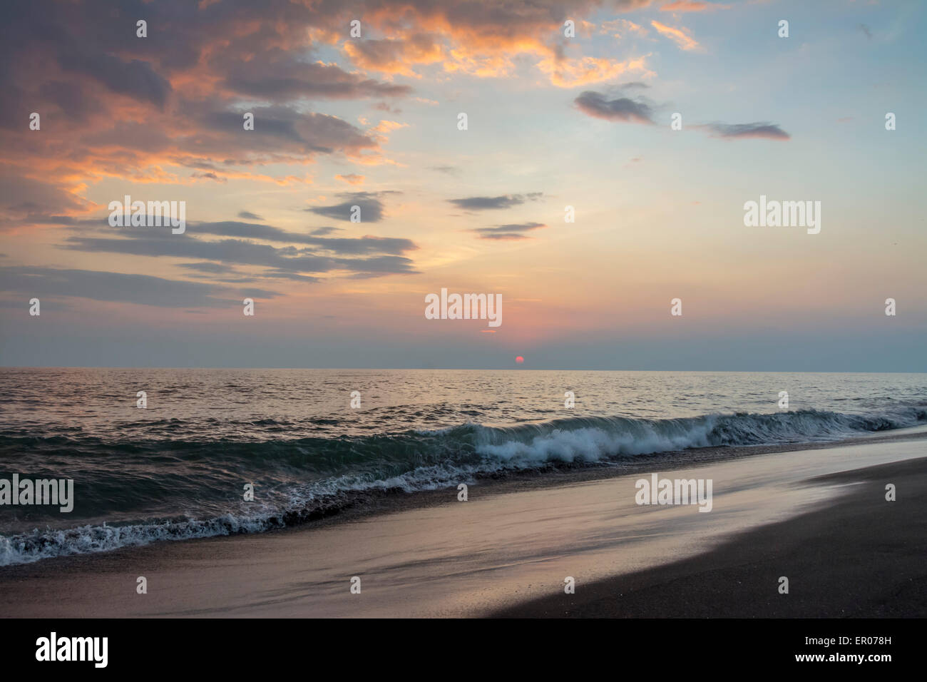 Colorful sunset ocean coast hi-res stock photography and images - Alamy
