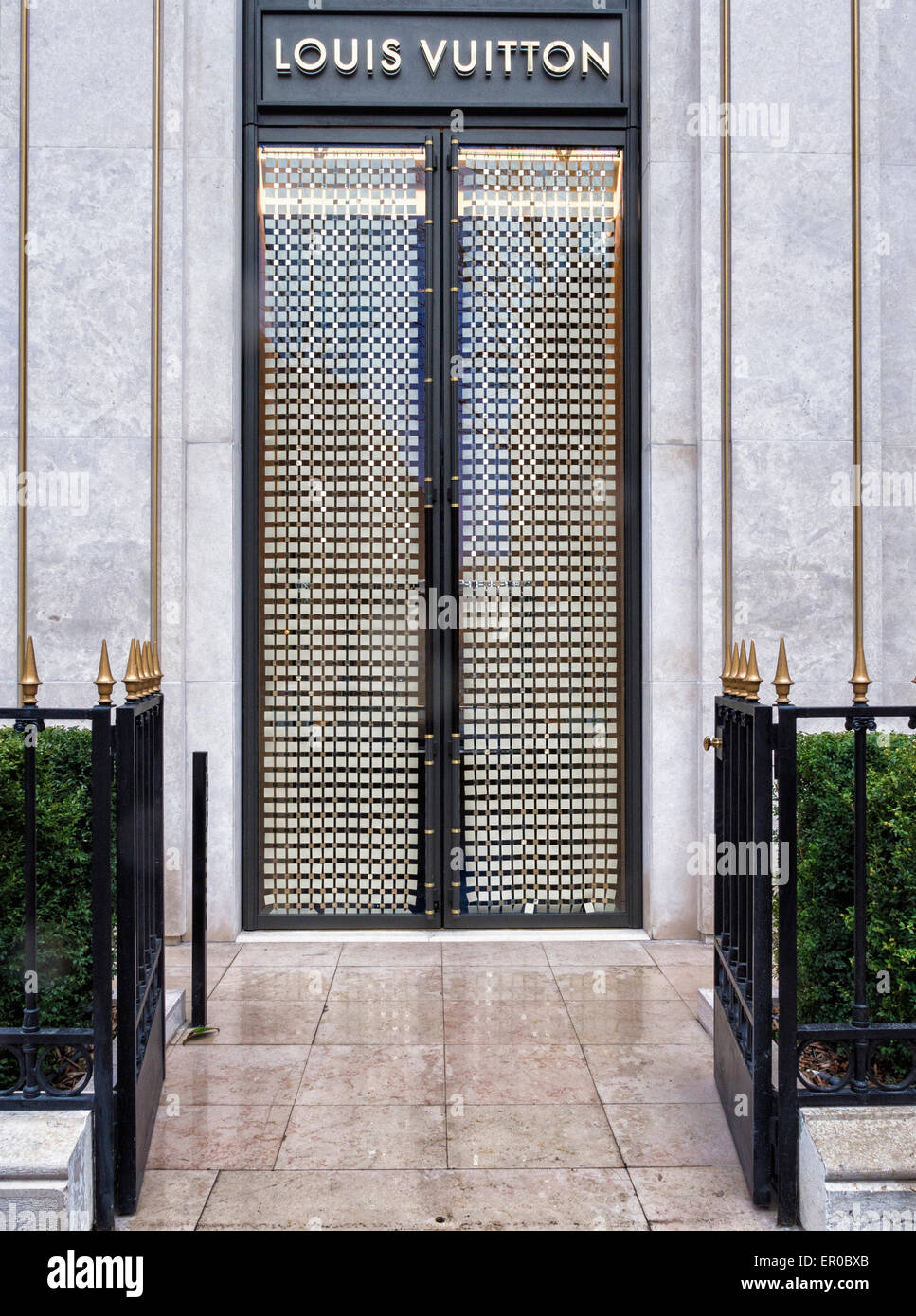 Louis Vuitton store entrance, Avenue Montaigne, Paris - street of elegant,  luxury, designer fashion shops Stock Photo - Alamy