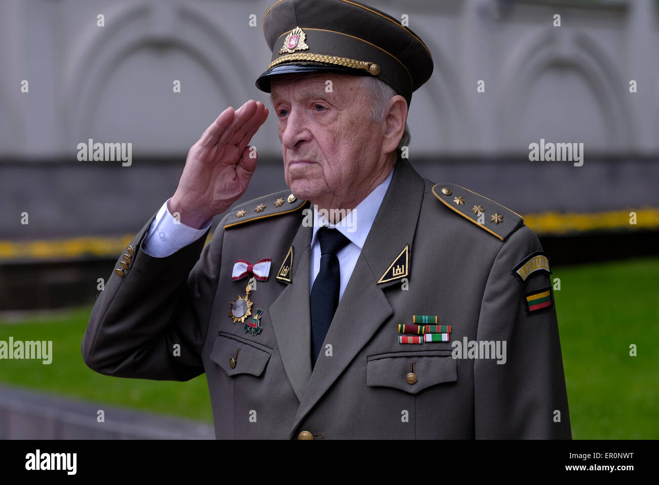 An elderly officer of the Lithuanian Armed Forces salutes during Changing of Guards ceremony in front of  the Presidential palace in the old city of Vilnius, the capital of Lithuania Stock Photo