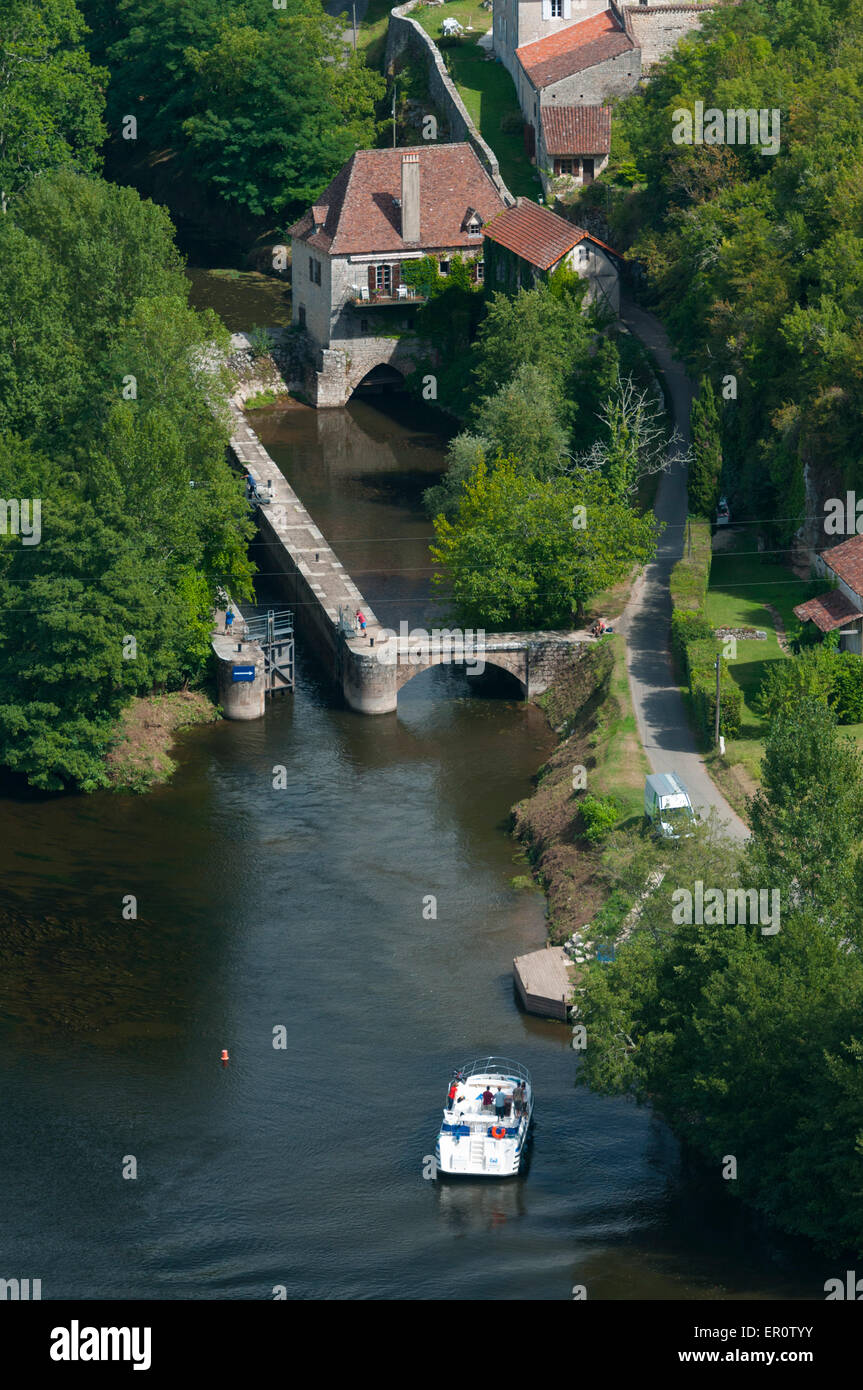 France, Quercy, Lot (46), Saint-Cirq-Lapopie village, sluice on Lot ...