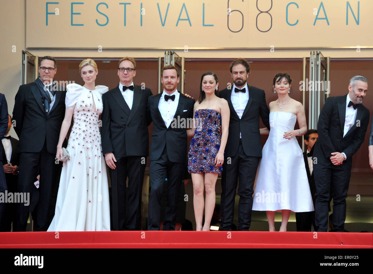 Cannes, France. 23rd May, 2015. Guest, Elizabeth Debriki, David Thewlis, Michael Fassbender, Marion Cotillard, Justin Kurzel, Essie Davis and Iain Canning attending the 'Macbeth' premiere at the 68th Cannes Film Festival on May 23, 2015 Credit:  dpa picture alliance/Alamy Live News Stock Photo