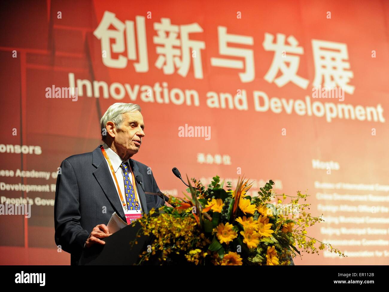 FILE PIX: New York, USA. 28th Sep, 2011. The file photo taken on Sept. 28, 2011 shows the Nobel Prize laureate John Nash delivering a speech during Nobel Laureates Beijing Forum 2011 in Beijing, capital of China. Renowned Princeton Mathematician John Nash, a Nobel Prize laureate whose life story inspired the movie 'A Beautiful Mind', was killed in a car accident together with his wife in New Jersey, U.S. media reported Sunday. Credit:  Zhang Yu/Xinhua/Alamy Live News Stock Photo
