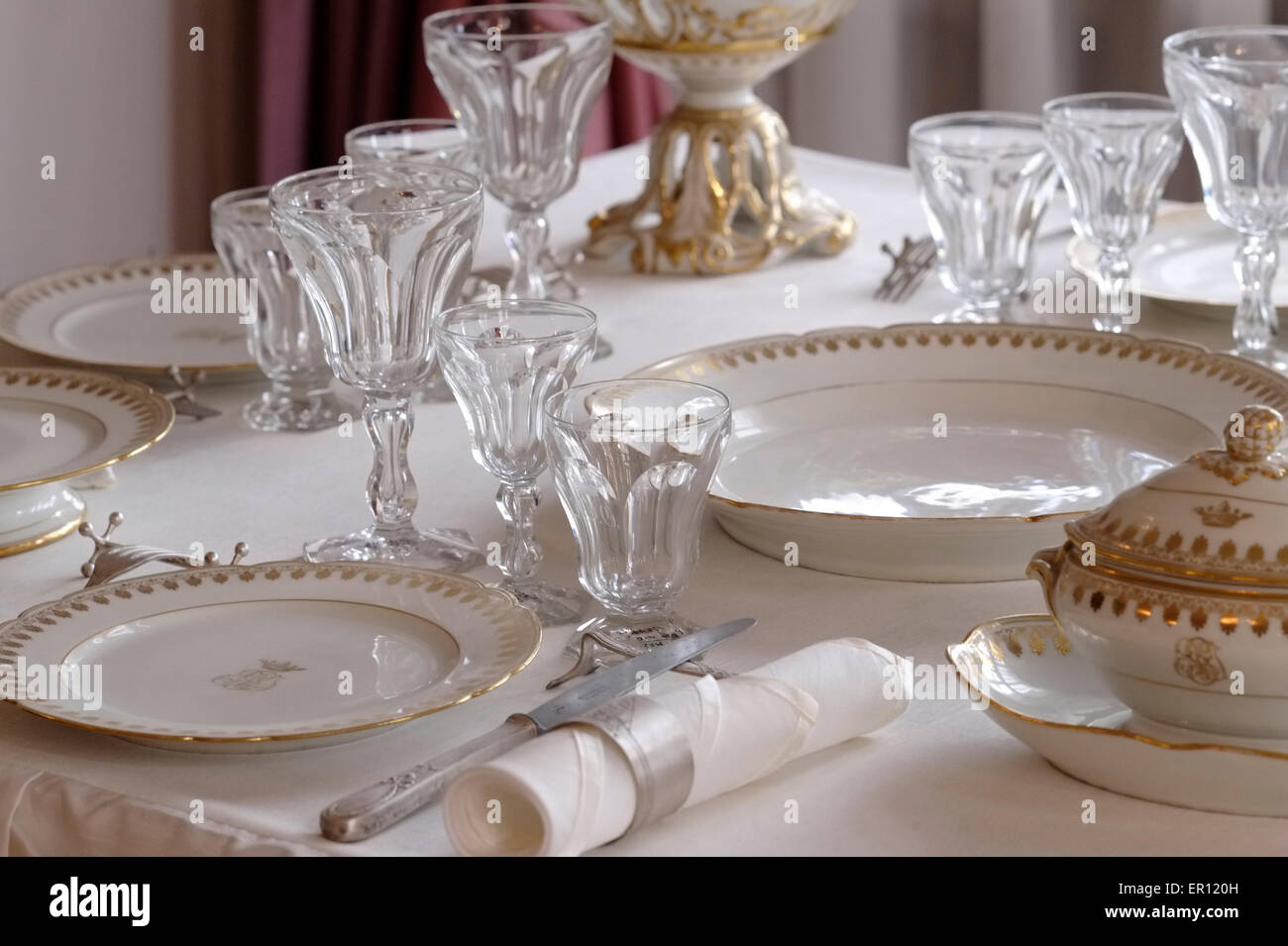 Elegant table setting Stock Photo Alamy