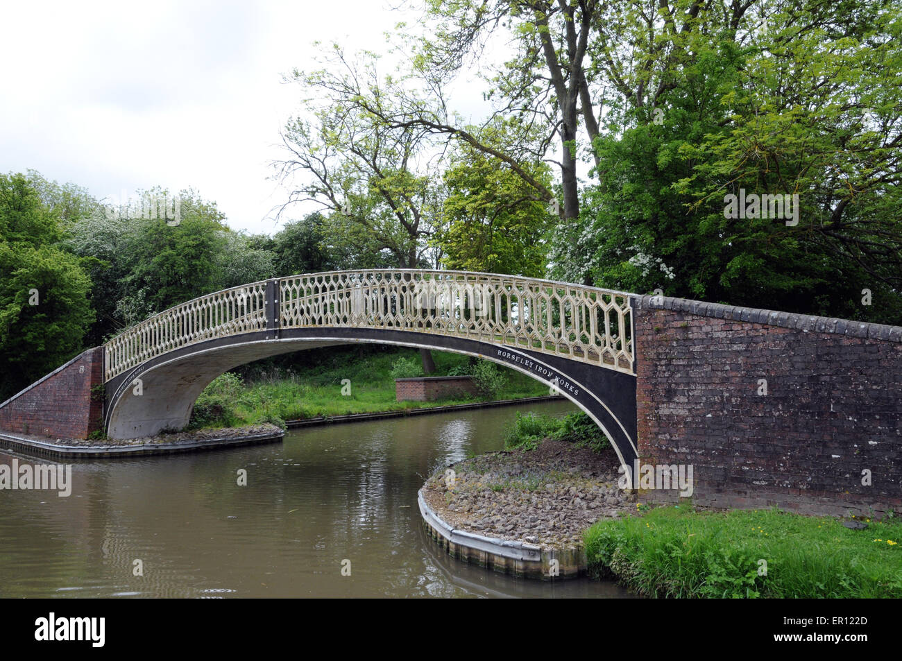 An iron bridge, originally made by the Horseley Iron Works across the Oxford Canal near Rugby the Oxford in the East Midlands. Stock Photo