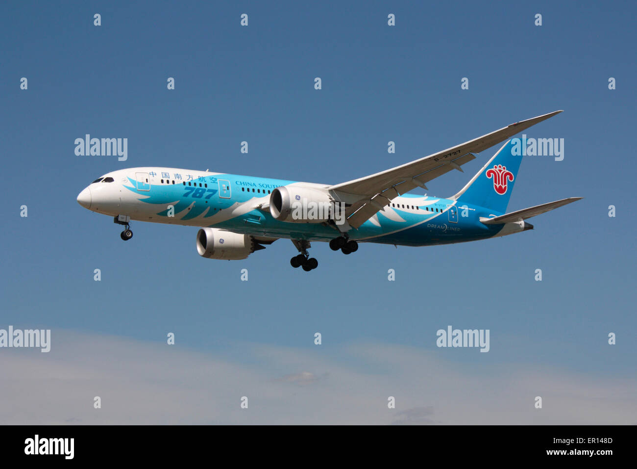 China Southern Airlines Boeing 787-8 Dreamliner commercial passenger jet plane on approach Stock Photo