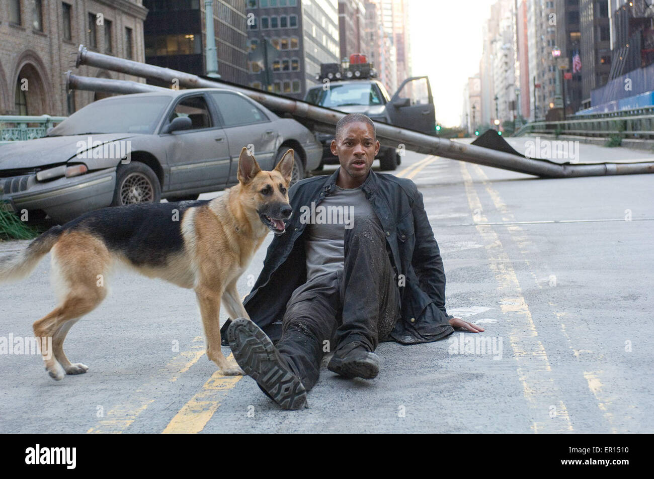 I Am Legend is a 2007 American post-apocalyptic science fiction horror film directed by Francis Lawrence and starring Will Smith.  This photograph is for editorial use only and is the copyright of the film company and/or the photographer assigned by the film or production company and can only be reproduced by publications in conjunction with the promotion of the above Film. A Mandatory Credit to the film company is required. The Photographer should also be credited when known. Stock Photo