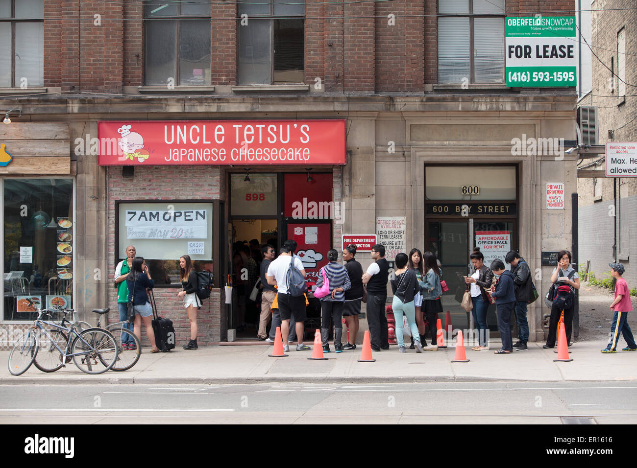 Line up at Uncle Tetsu Japanese Cheesecake ,Bay street Toronto,Canada