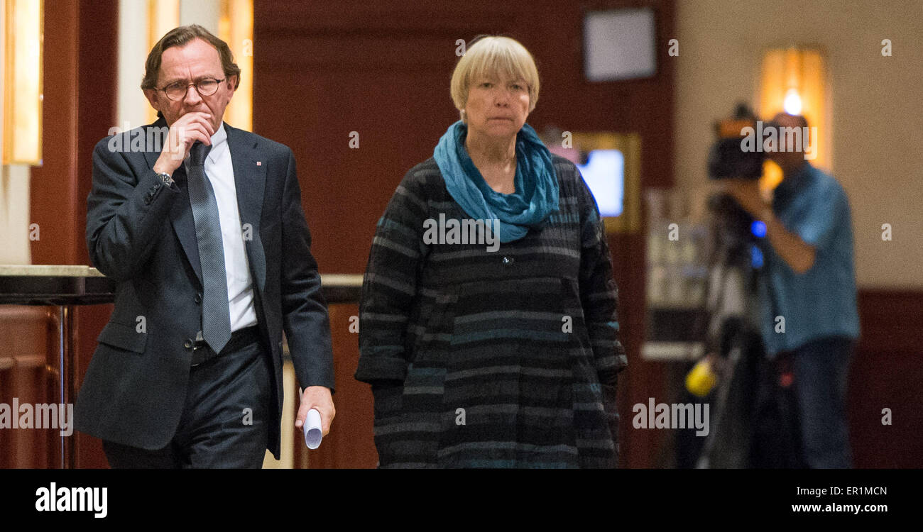 Regina Rusch-Ziemba (R), deputy chairperson of German railway union EVG (or 'Eisenbahn- und Verkehrsgewerkschaft') and Ulrich Weber (L), board member of German railway operator Deutsche Bahn (DB) in charge of Human Resources, stand in a corridor of a hotel during negotiations in Berlin, Germany, 21 May 2015. Despite a highly-touted agreement between German train drivers union GDL and DB, additional strikes are not off the table. German Railway and Transport Union EVG, another train drivers' union that has more members than GDL, said that there was a '50-50 chance' that its members would stage Stock Photo