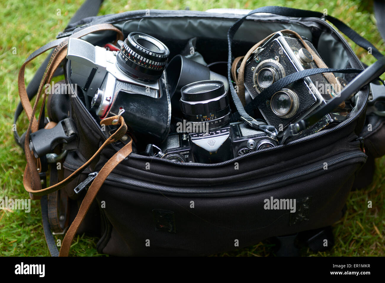 Old film cameras hires stock photography and images Alamy