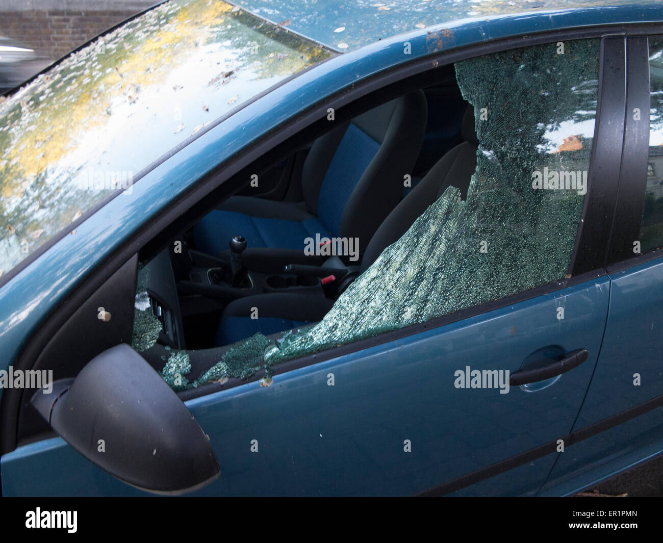 The aftermath of thieves breaking into a car Stock Photo Alamy