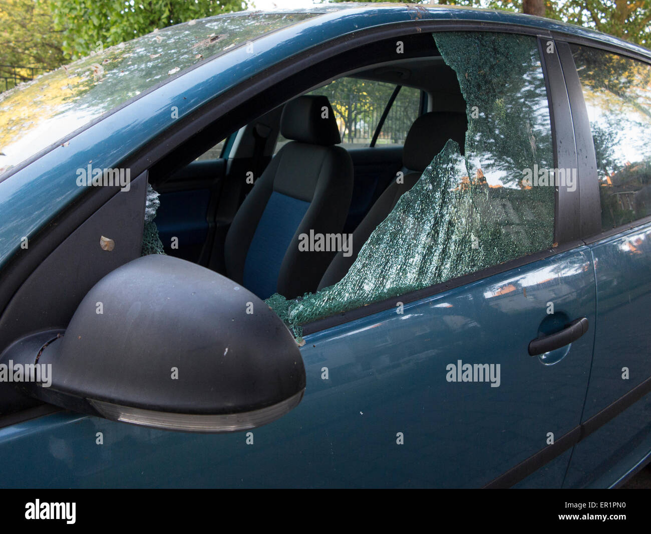 The aftermath of thieves breaking into a car Stock Photo Alamy
