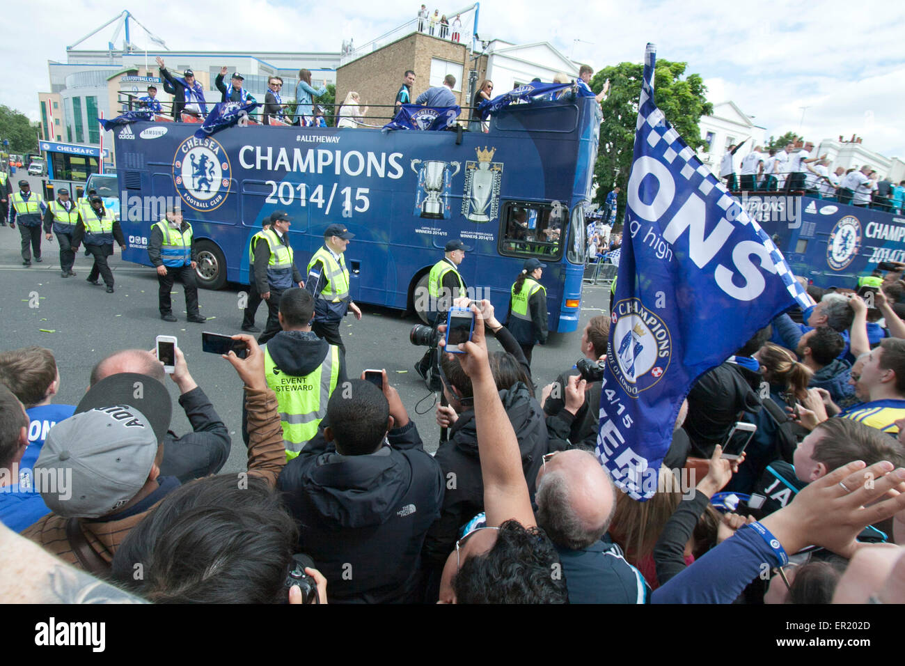 London, UK. 25th May 2015. Chelsea Football players left Stamford Bridge for a victory parade on double decker buses welcomed by thousands of jubilant supporters after winning the 2015 English Premier League Credit:  amer ghazzal/Alamy Live News Stock Photo