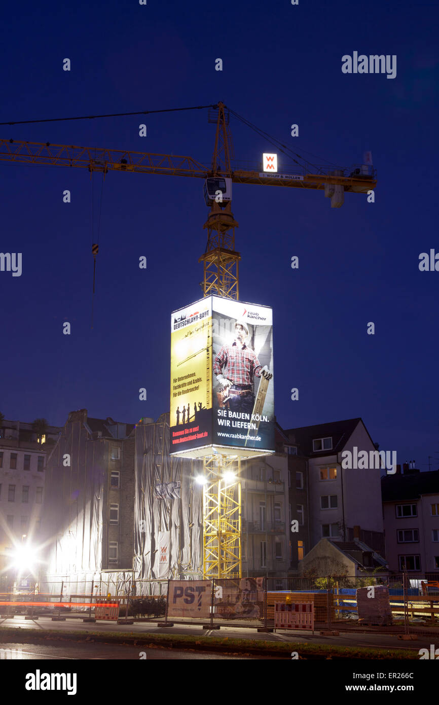 Europa, Deutschland, Nordrhein-Westfalen, Koeln, Baustelle, Kran der Firma Wolff & Mueller mit Werbeplakaten. Der sogenannte Sky Stock Photo