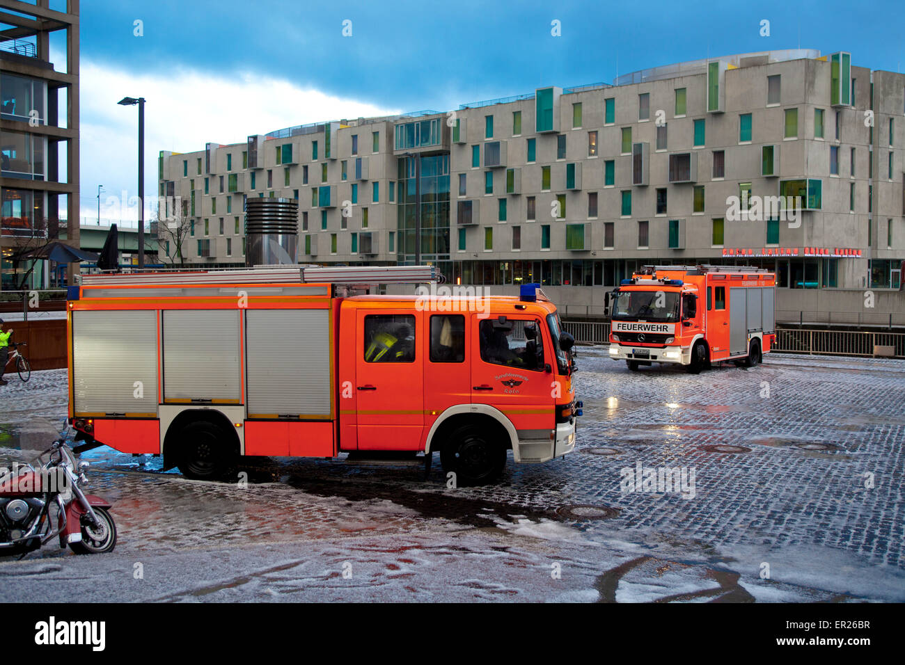 Europa, Deutschland, Nordrhein-Westfalen, Koeln, Feuerwehreinsatz im Koelner Rheinauhafen nach einem Gewitter.  Europe, Germany, Stock Photo