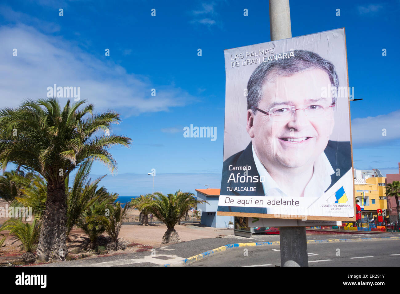 Las Palmas, Gran Canaria, Canary Islands, Spain. 25th May, 2015. Campaig poster for the Canarian Coalition party who, following Sunday`s municipal and regional elections, are now the largest party in the local Gran Canaria parliament with 18 seats, six more than the conservative PP (Popular Party), who saw their municipal and regional powers eroded across much of Spain in Sunday`s elections Credit:  ALANDAWSONPHOTOGRAPHY/Alamy Live News Stock Photo