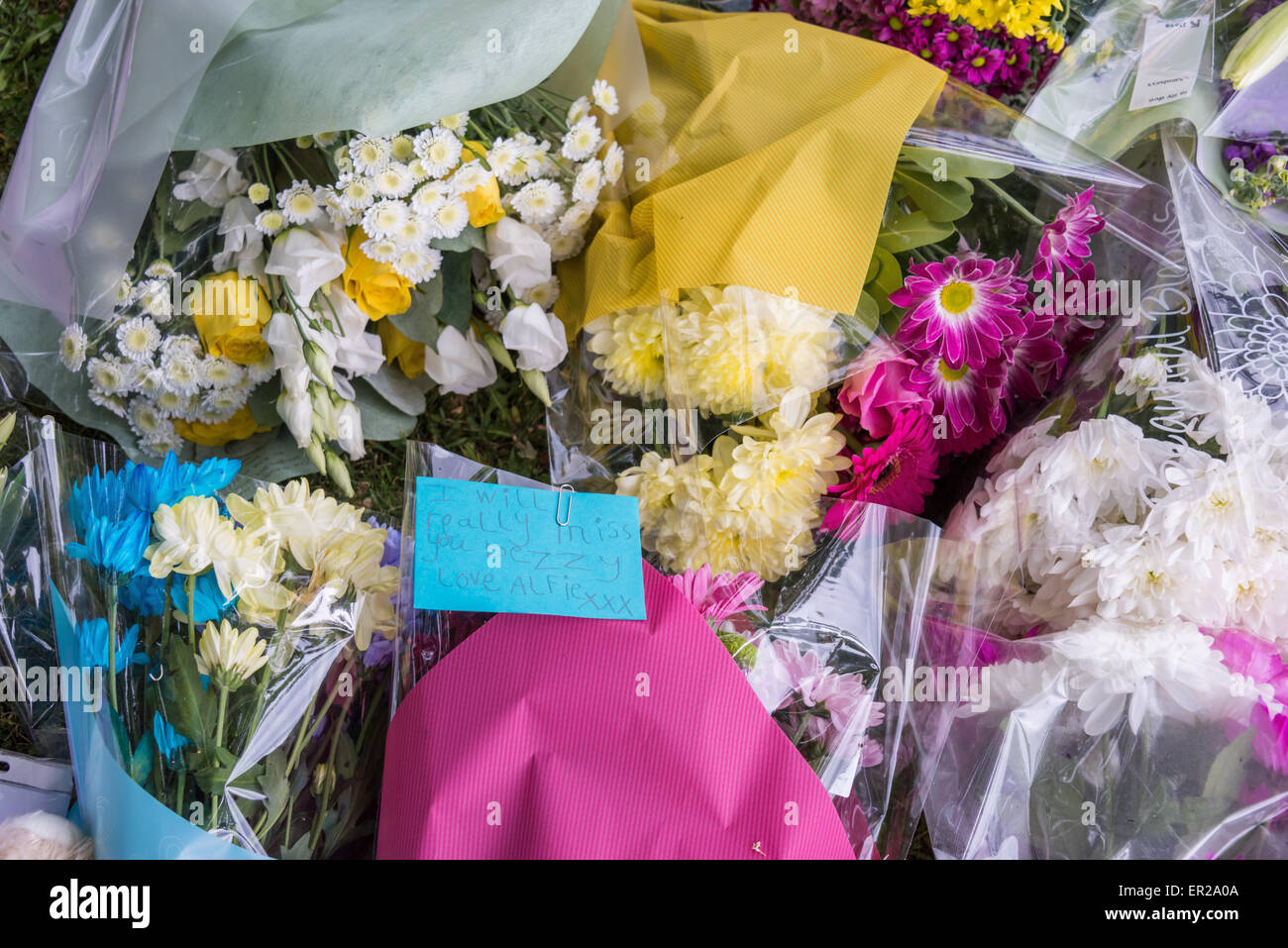 Didcot, Oxfordshire, UK. 25th May, 2015. Tributes at All Saints Primary School in memory of Mr Howard, Ms Jordon and 6 year old Derin. Credit:  NiKreative/Alamy Live News Stock Photo