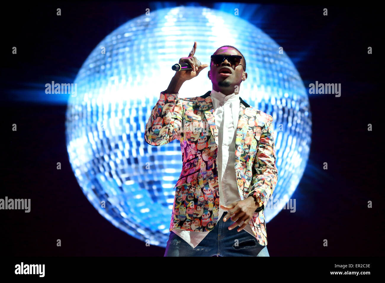 Munich, Germany. 23rd May, 2015.  Singer Omi performes on stage during the FC Bayern Muenchen Bundesliga Champions Dinner at Postpalast on May 23, 2015 in Munich, Germany. Credit:  kolvenbach/Alamy Live News Stock Photo