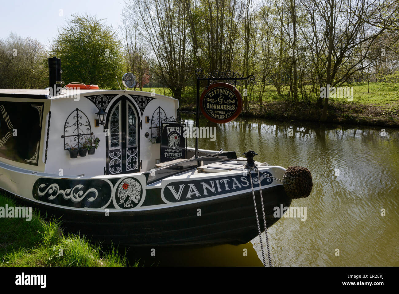 Vanitas Tattooist and Signmaker a roving trader on the Grand Union Canal. Stock Photo