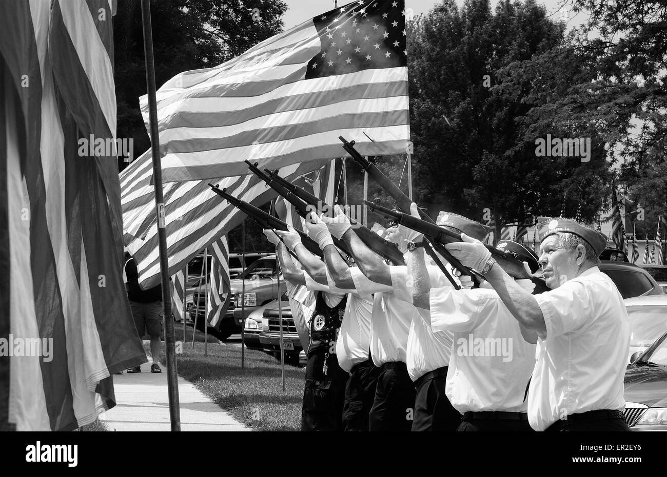 Memorial day 21 gun salute Black and White Stock Photos & Images Alamy