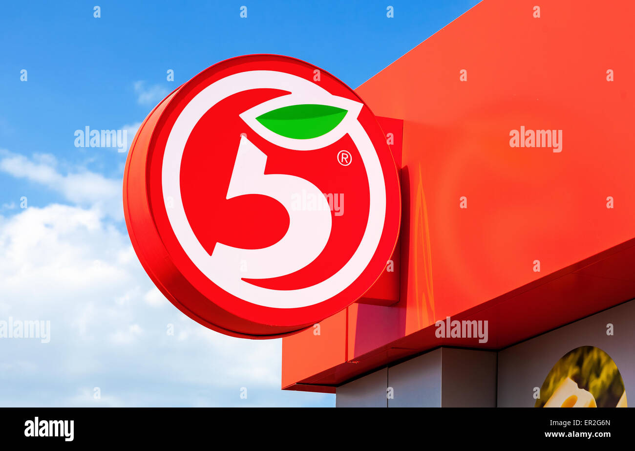 Пятерочка логотип новый. Пятерочка логотип новый. Пятерочка вывеска. Надпись пятерочка. Сеть пятерочка логотип.