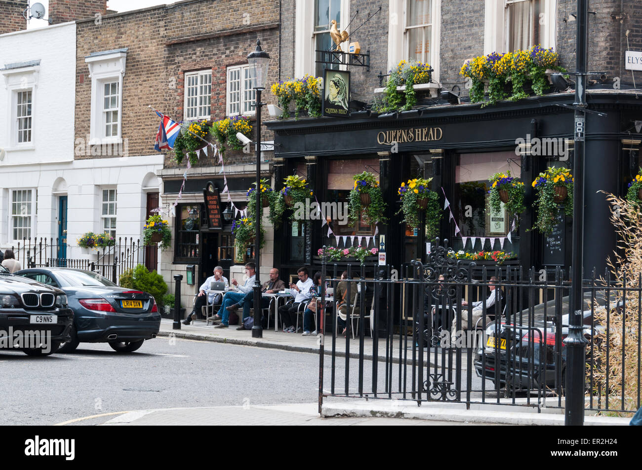 The Queens Head, a British local pub, London, England Stock Photo Alamy