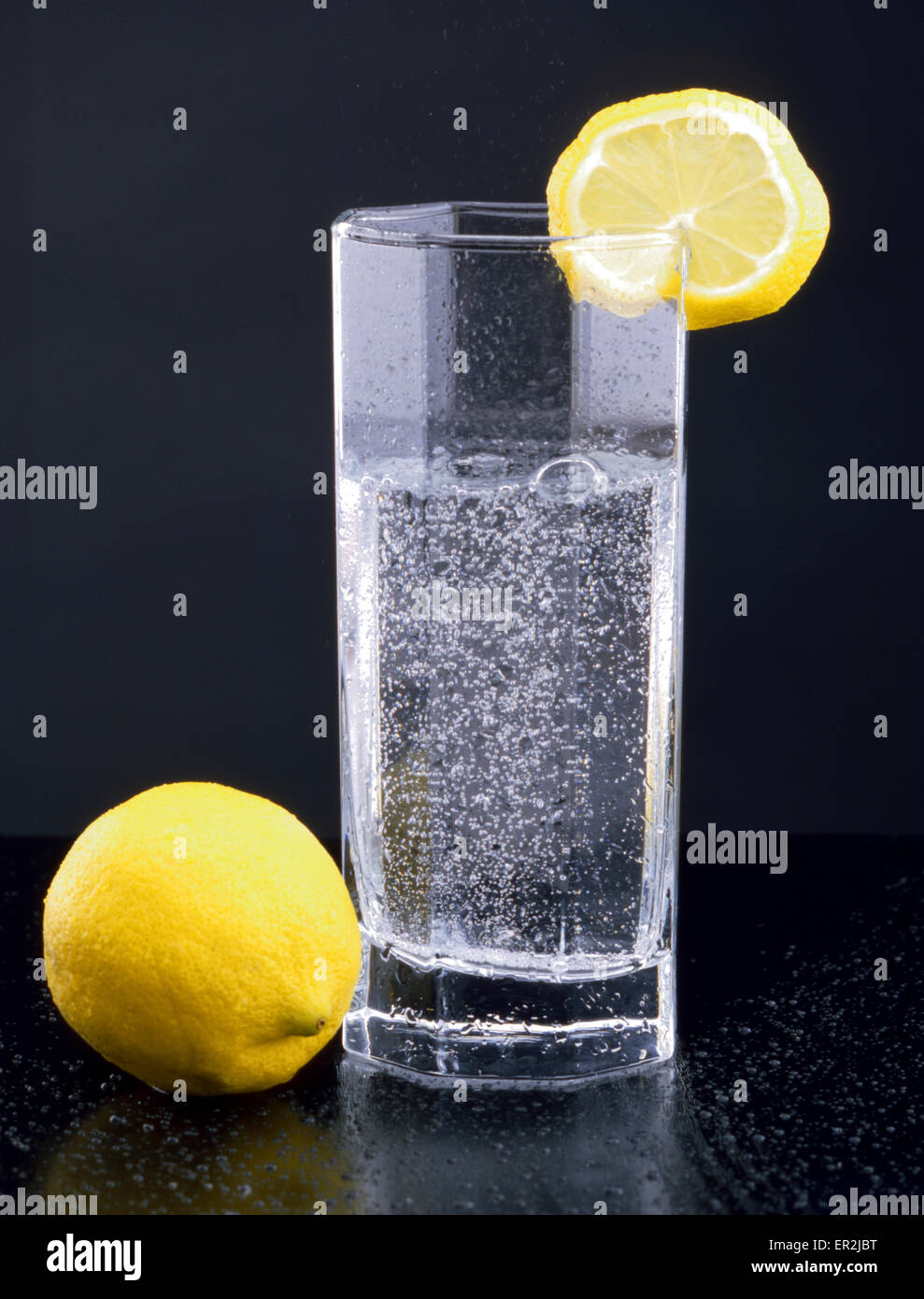 Getraenk, Glas, Wasser, Mineralwasser, Trinken, Zitrone, Lemon Stock Photo